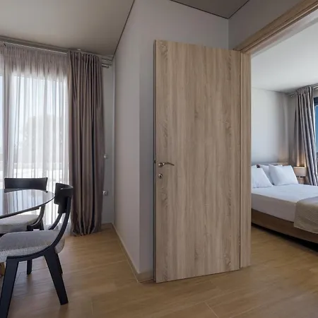 El Mar Naxos מלון דירות 4*